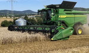 Tresking med John Deere S7 900
