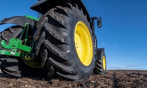 Sjekk dekk og hjul på traktoren før våronn