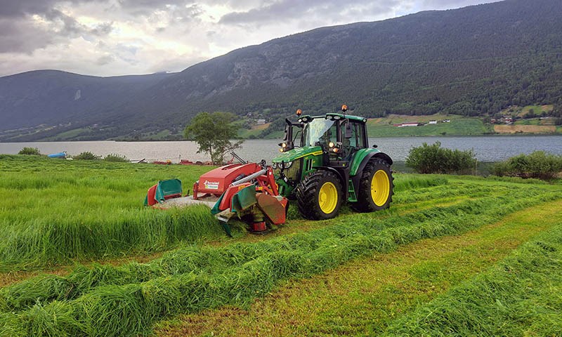 Felleskjøpet og John Deere tilbake på topp i traktormarkedet 