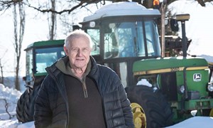 Har skrudd John Deere i 50 år