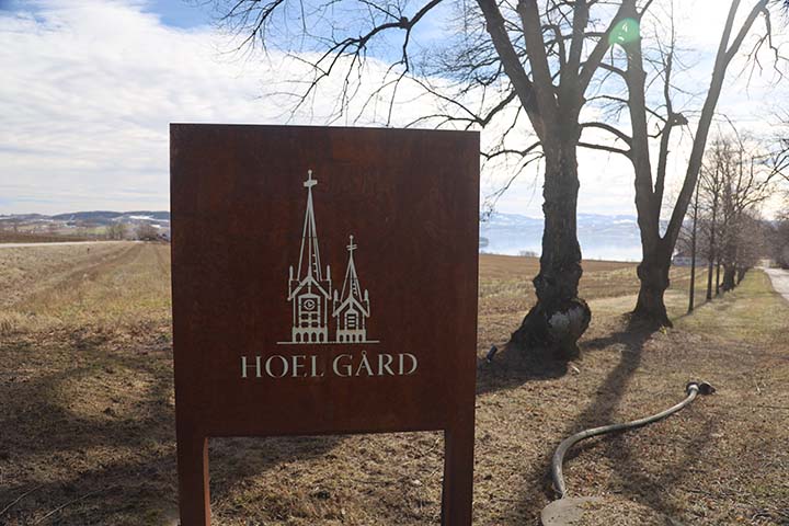 720x480 Hoel g&aring;rd skilt.jpg