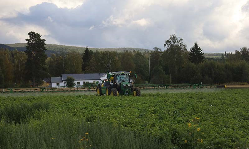 Får kontroll på sprøyteprossenen med John Deere R952i