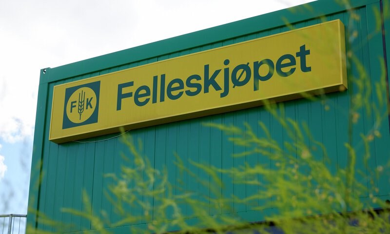 Felleskjøpets skilt på vegg