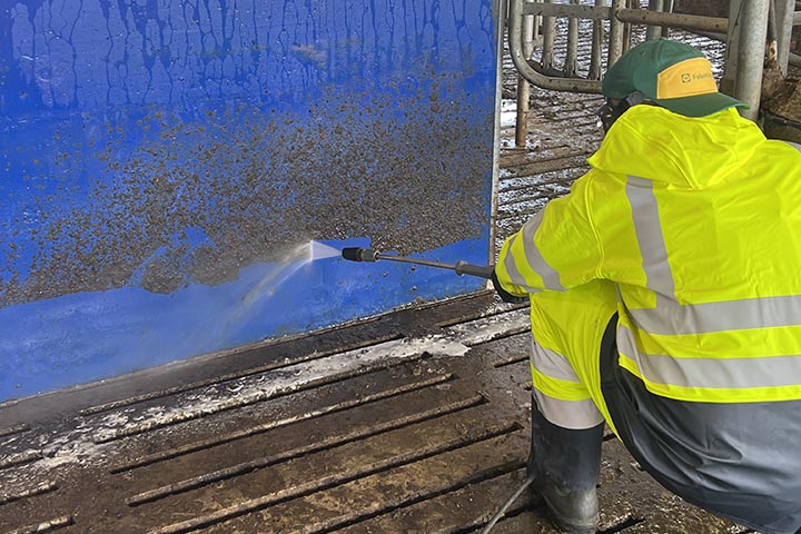 720x480 Spyler veggen med h&oslash;ytrkkspyler.jpg