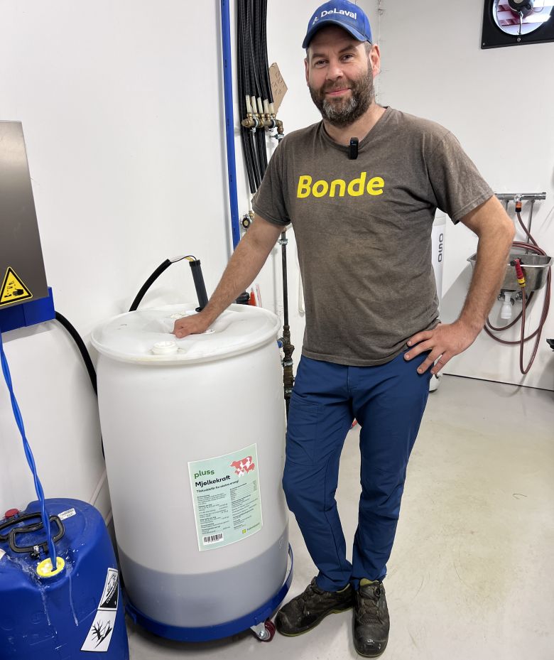 Bonde med 200 liters fat