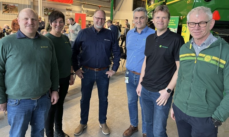 Gruppebilde med 6 personer