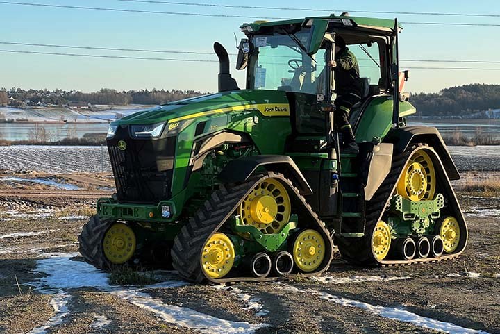 John Deere 8RX370 traktor med belter.