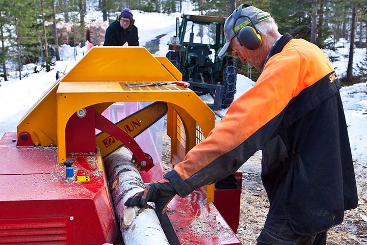 Derfor valgte han vedmaskin fra Duun