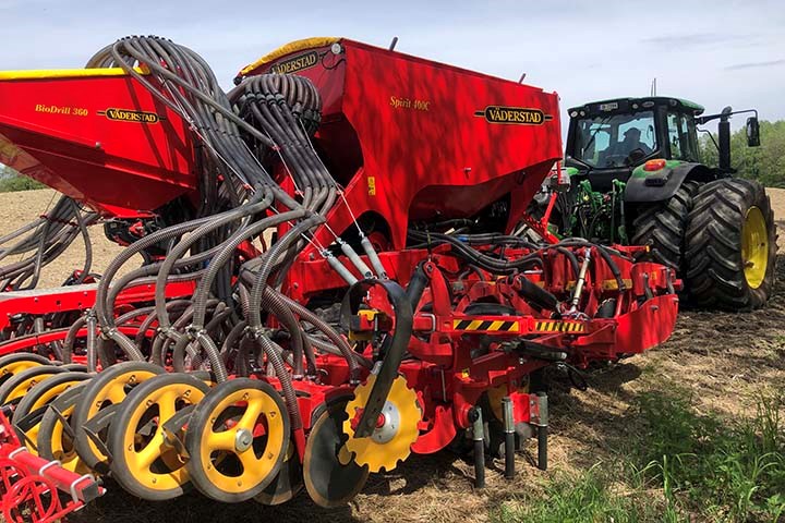 Fire meters såmaskin klargjort for presisjon