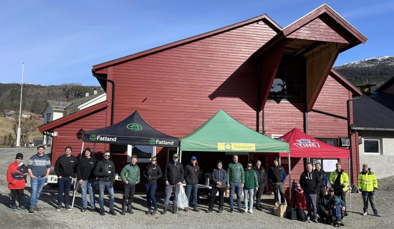 Alle akt&oslash;rer foran fj&oslash;set