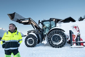 Brøyting med autostyring i snørike Stordal