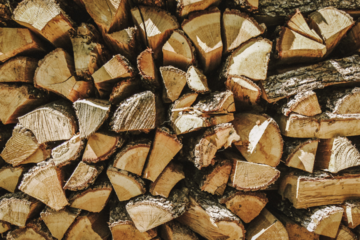 Avbildet: Ved stablet