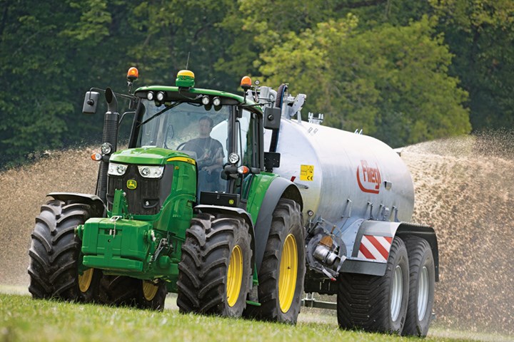 John Deere med Fliegl gjødselspreder