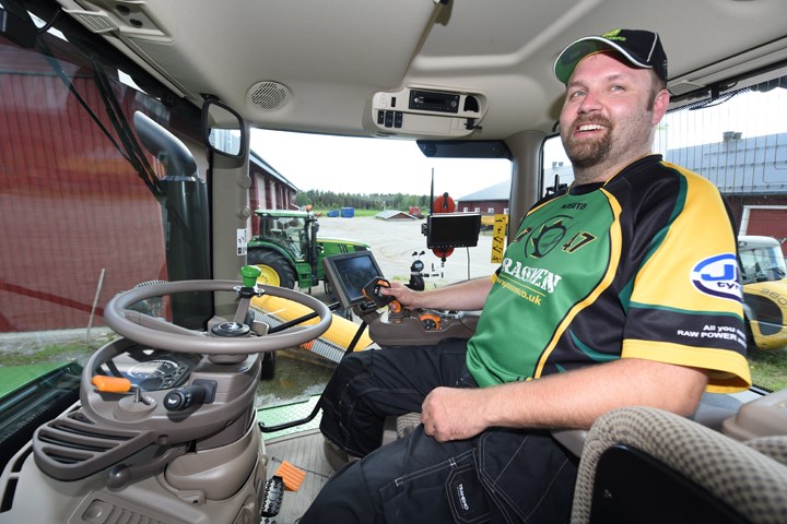 John Peder Gjerlaug på kjøretøy