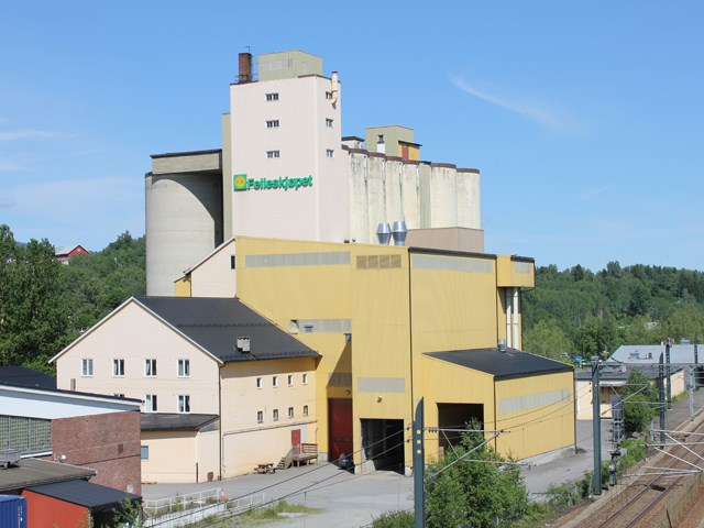 Felleskjøpets kornmottak på Eidsvoll. Foto