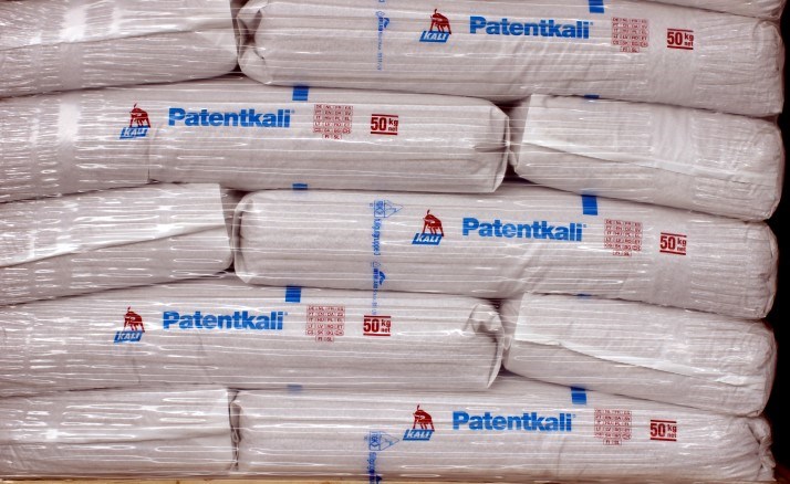 Liggende bilde av gjødsel. Patentkali.Foto.